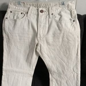 AMERICAN EAGLE men's Slim straight jean size 29/32 color is like oyster white